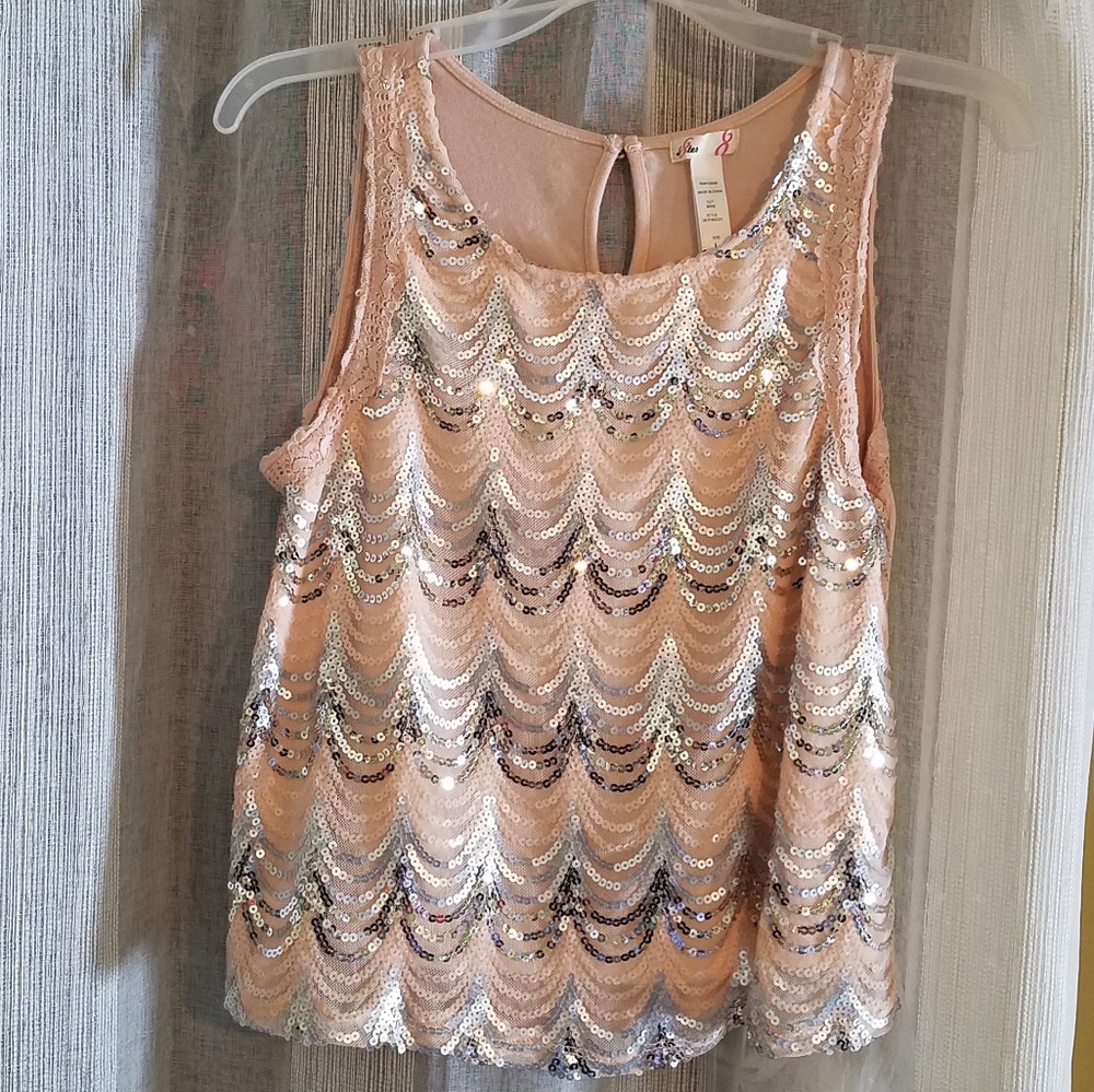 Dressy sequined tank in excellent condition